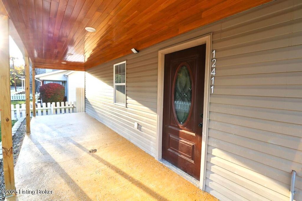 Photo of 12411 Berrytown Rd, Louisville, KY 40223 (MLS # 1704087)