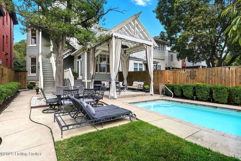 Photo of 1515 S 3rd St, Louisville, KY 40208 (MLS # 1707136)