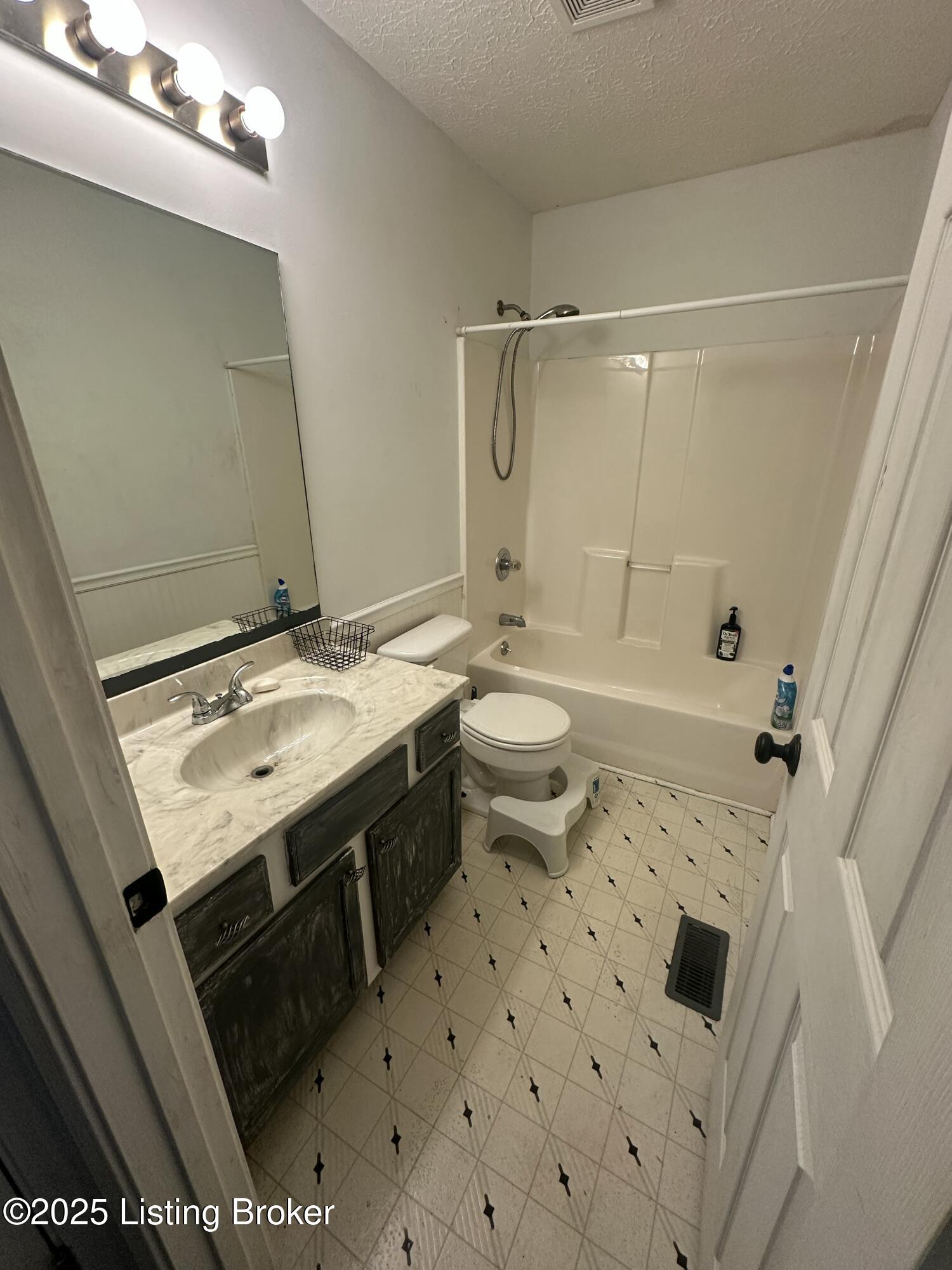 4810 Greenvale Cir, Louisville, Kentucky image 11