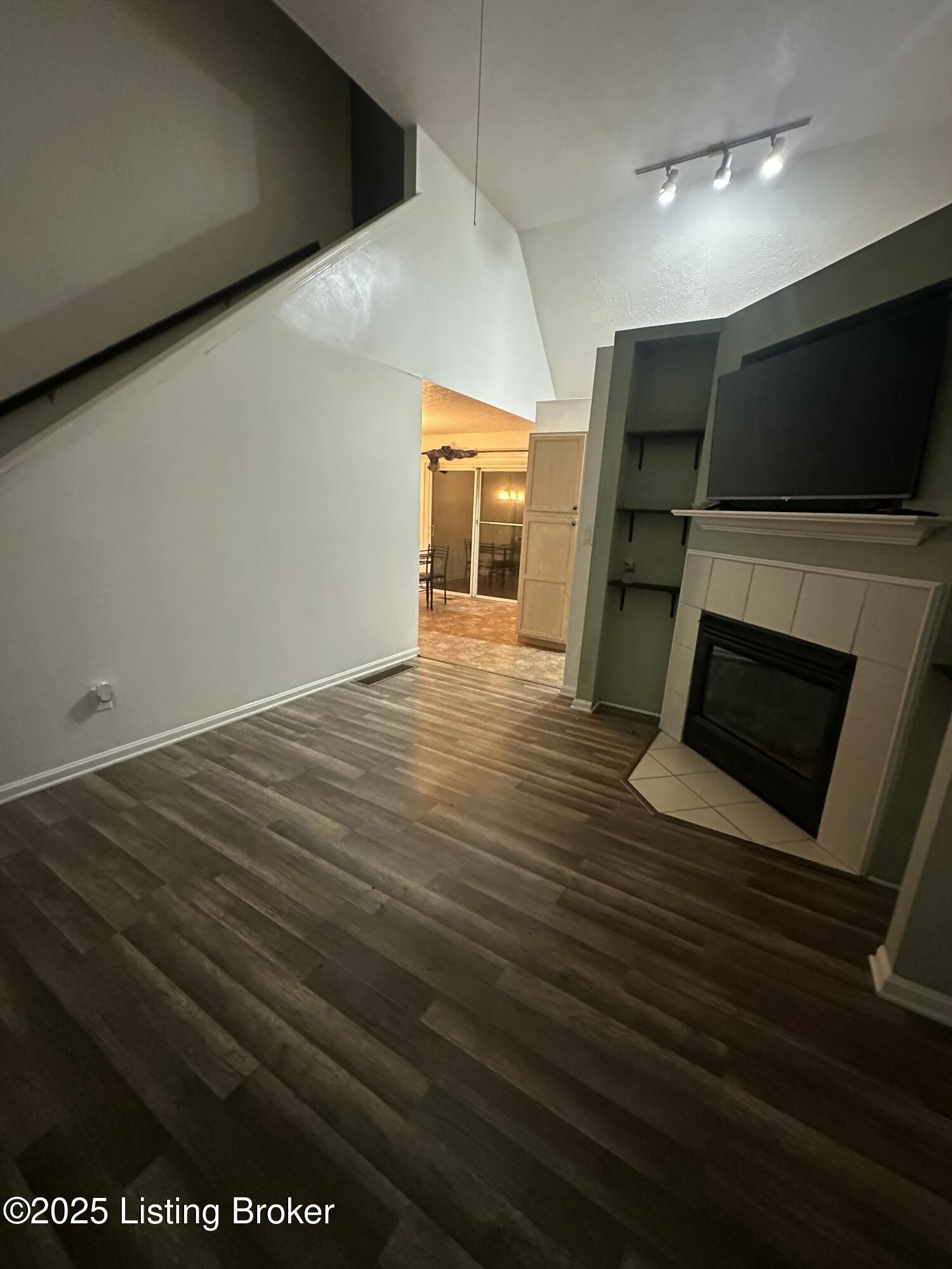 4810 Greenvale Cir, Louisville, Kentucky image 3