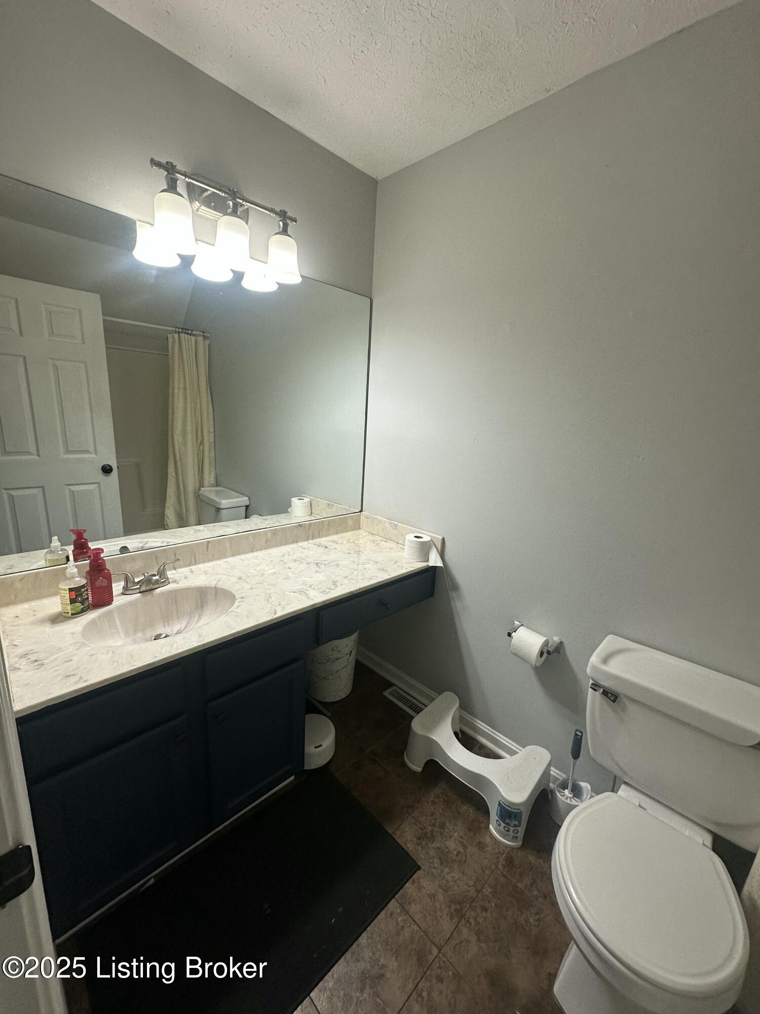 4810 Greenvale Cir, Louisville, Kentucky image 7