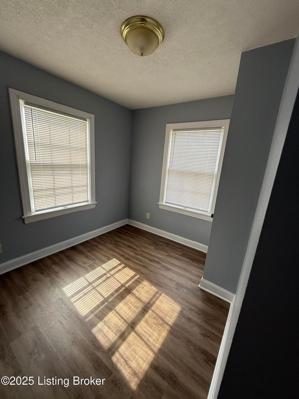 Photo of 1401 Homeview Dr, Louisville, KY 40215 (MLS # 1705374)