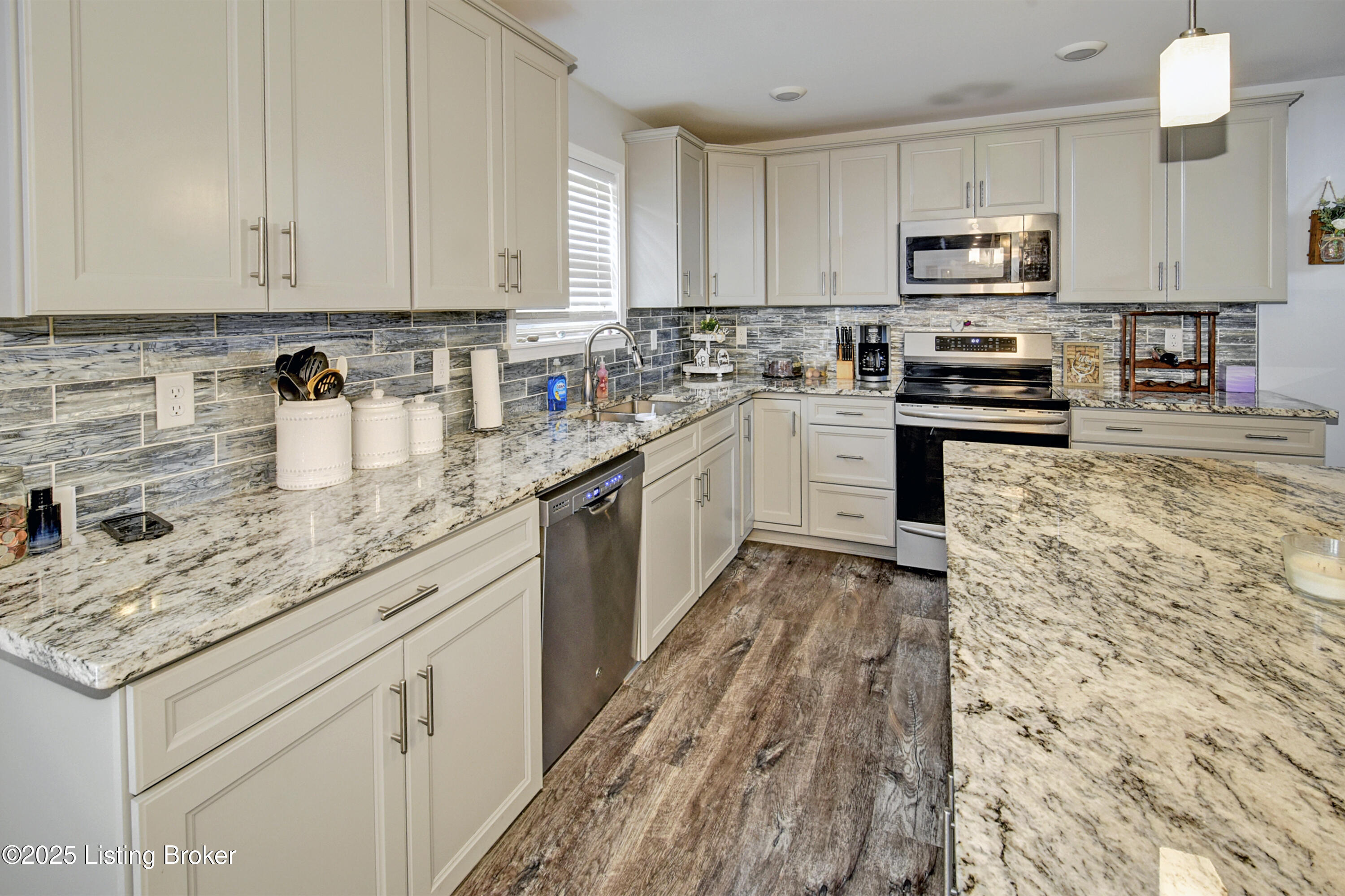 12621 Orell Station Pl, Louisville, Pennsylvania image 11