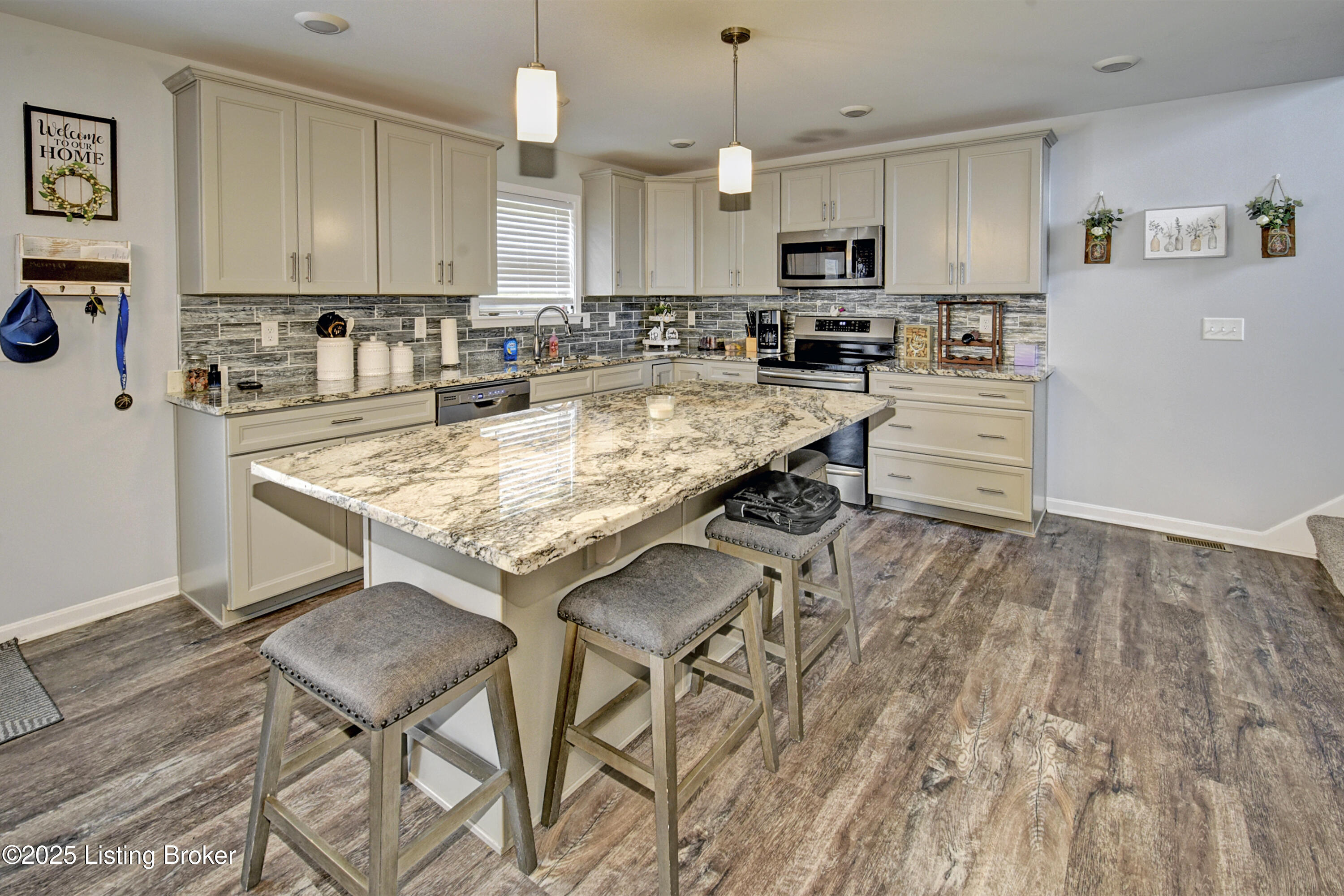 12621 Orell Station Pl, Louisville, Pennsylvania image 8