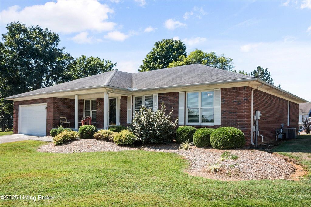 Photo of 181 Plane Tree Ct, Shepherdsville, KY 40165 (MLS # 1700095)