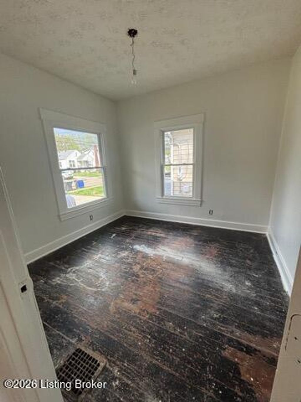 Photo of 1224 Bicknell Ave, Louisville, KY 40215 (MLS # 1713316)