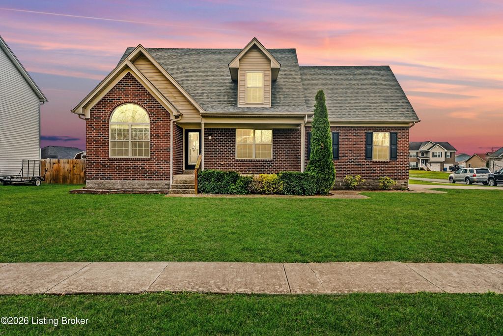 Photo of 327 Red Crest Dr, Shepherdsville, KY 40165 (MLS # 1711385)