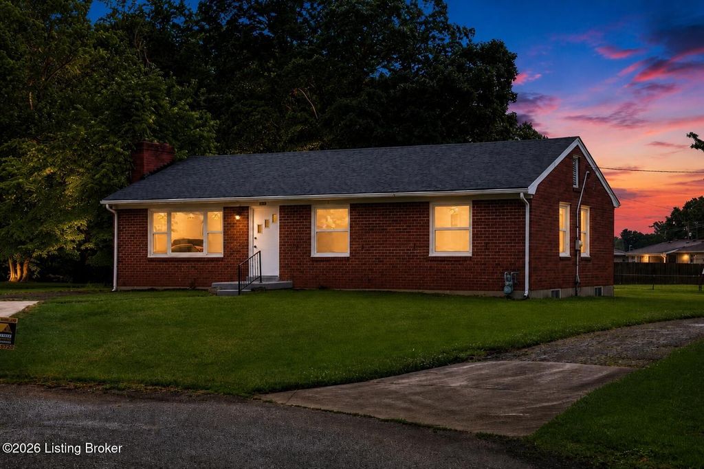 Photo of 9801 Fireside Dr, Louisville, KY 40272 (MLS # 1723347)