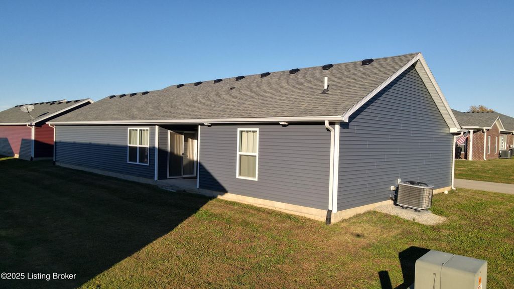 Photo of 14 Hunters Ridge Dr, Eminence, KY 40019 (MLS # 1716067)