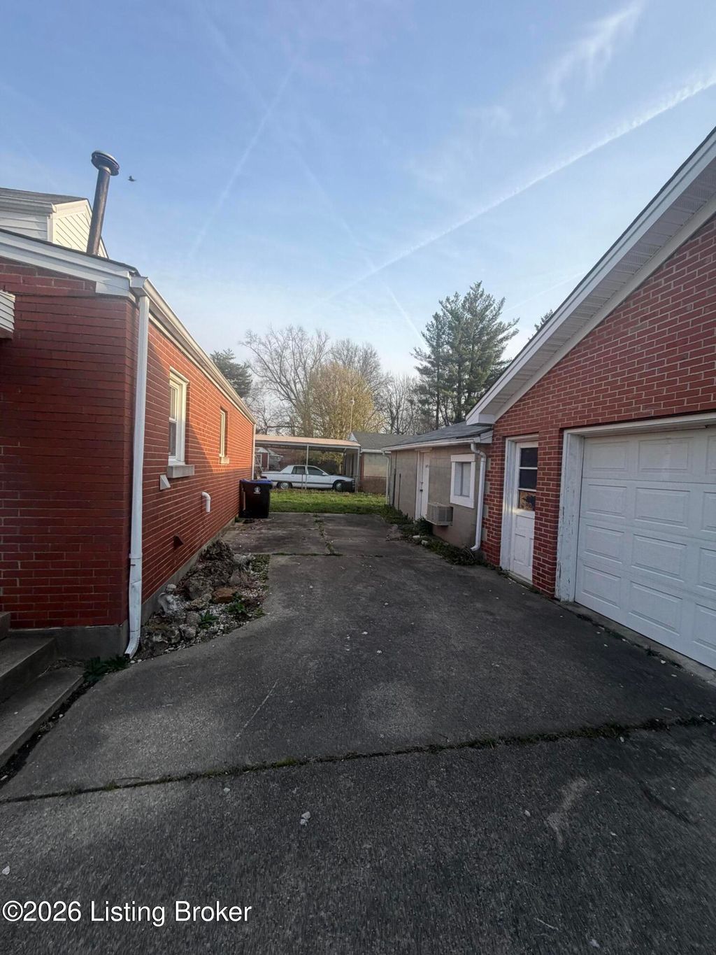 Photo of 6809 Manslick Rd, Louisville, KY 40214 (MLS # 1714121)