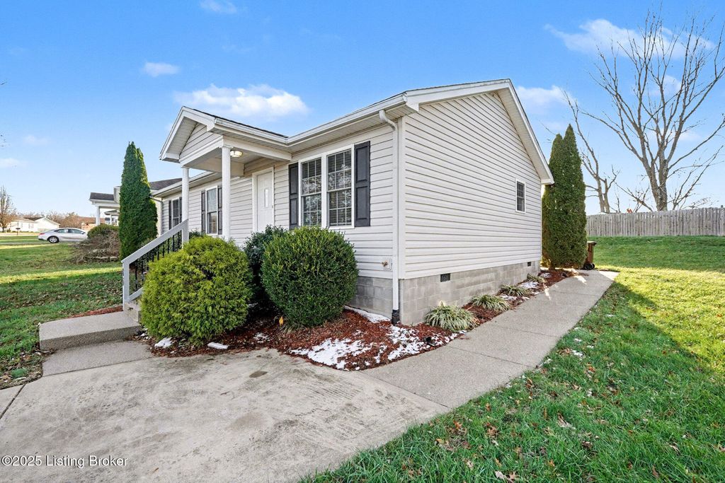 Photo of 85 Lakeview Cir, Campbellsburg, KY 40011 (MLS # 1705830)