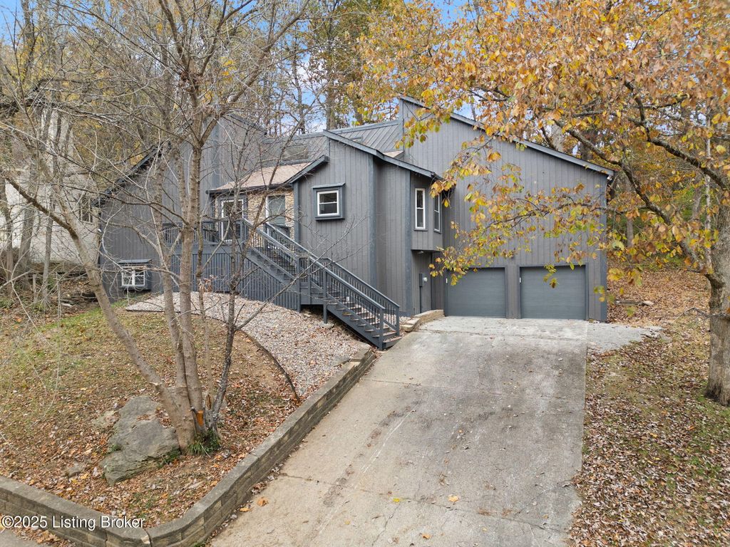 Photo of 3703 Trail Ridge Rd, Louisville, KY 40241 (MLS # 1703471)