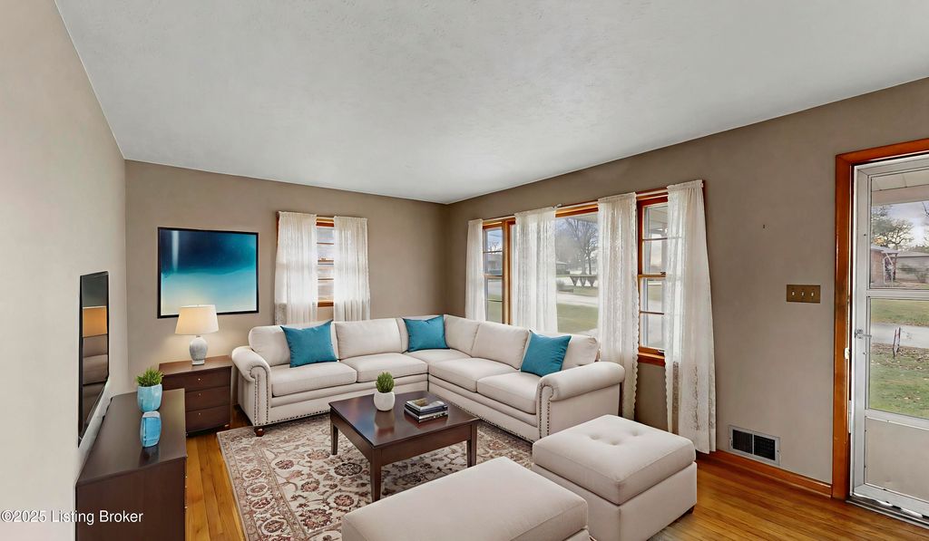 Photo of 2569 Trubart Ln, Louisville, KY 40216 (MLS # 1705798)