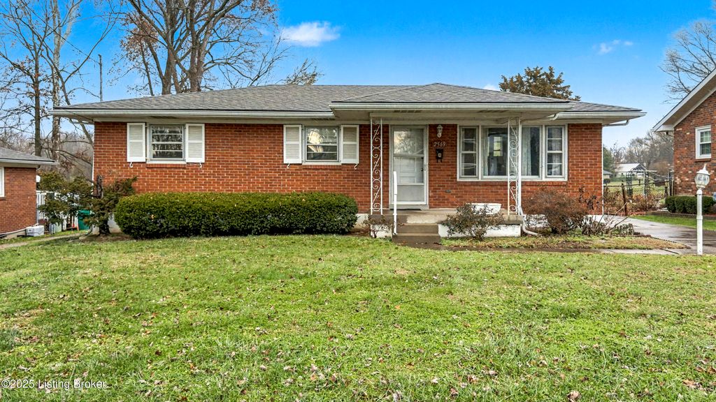 Photo of 2569 Trubart Ln, Louisville, KY 40216 (MLS # 1705798)