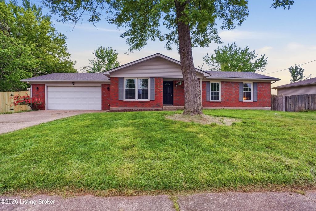 Photo of 6507 Cady Dr, Louisville, KY 40258 (MLS # 1716234)