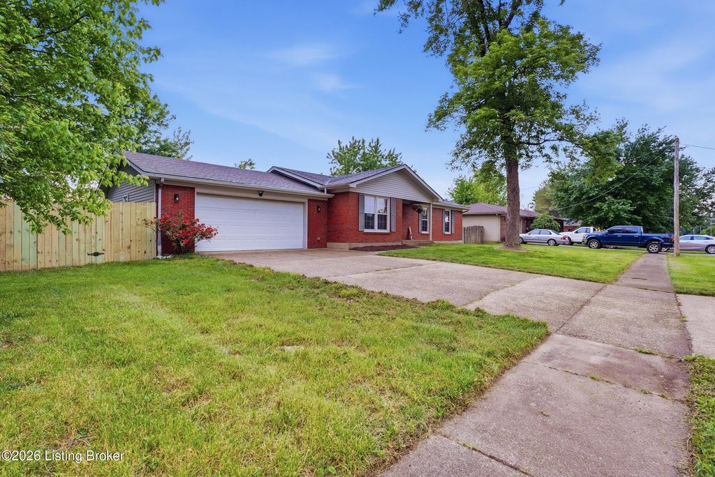 Photo of 6507 Cady Dr, Louisville, KY 40258 (MLS # 1716234)