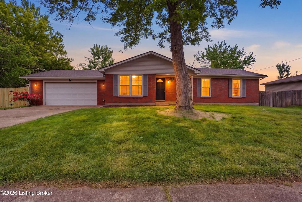 Photo of 6507 Cady Dr, Louisville, KY 40258 (MLS # 1716234)