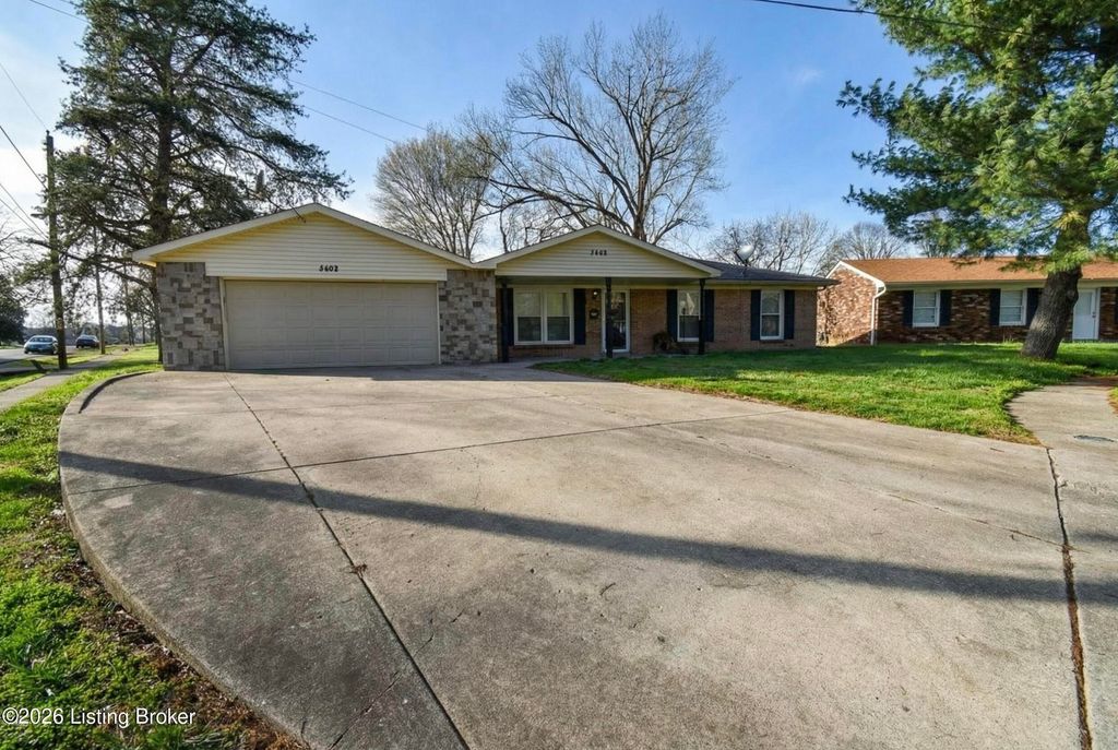 Photo of 5409 Chestnutwood Way, Louisville, KY 40272 (MLS # 1711340)