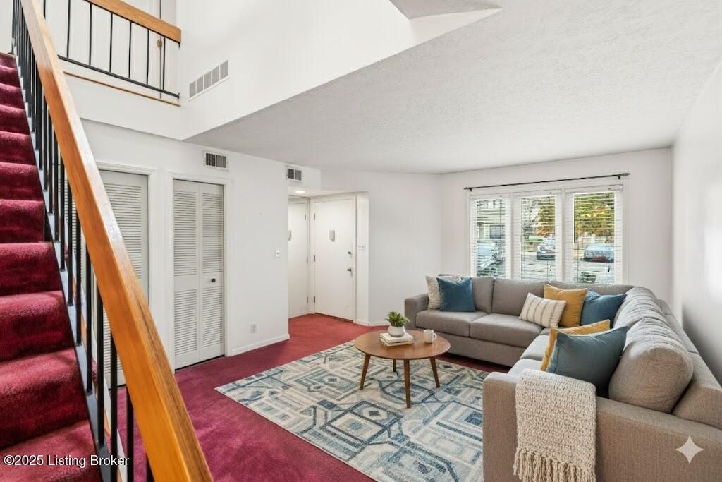 Photo of 340 Crescent Spring Dr, Louisville, KY 40206 (MLS # 1704860)