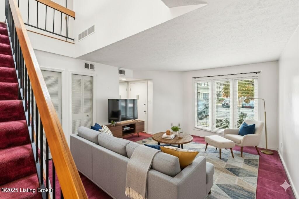 Photo of 340 Crescent Spring Dr, Louisville, KY 40206 (MLS # 1704860)