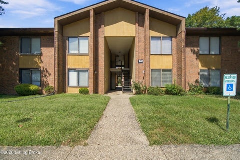 Photo of 7090 Wildwood Cir #37, Louisville, KY 40291 (MLS # 1729117)