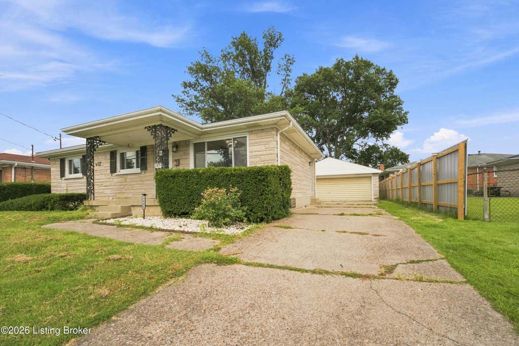 Photo of 3455 Heatherfield Dr, Louisville, KY 40216 (MLS # 1726027)