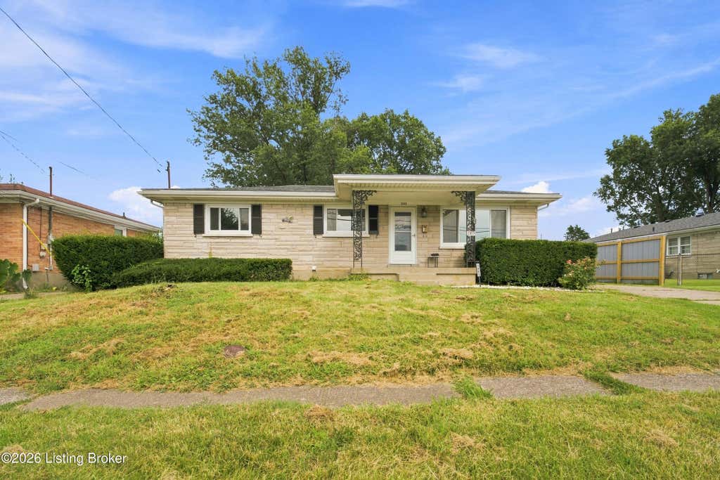 Photo of 3455 Heatherfield Dr, Louisville, KY 40216 (MLS # 1726027)