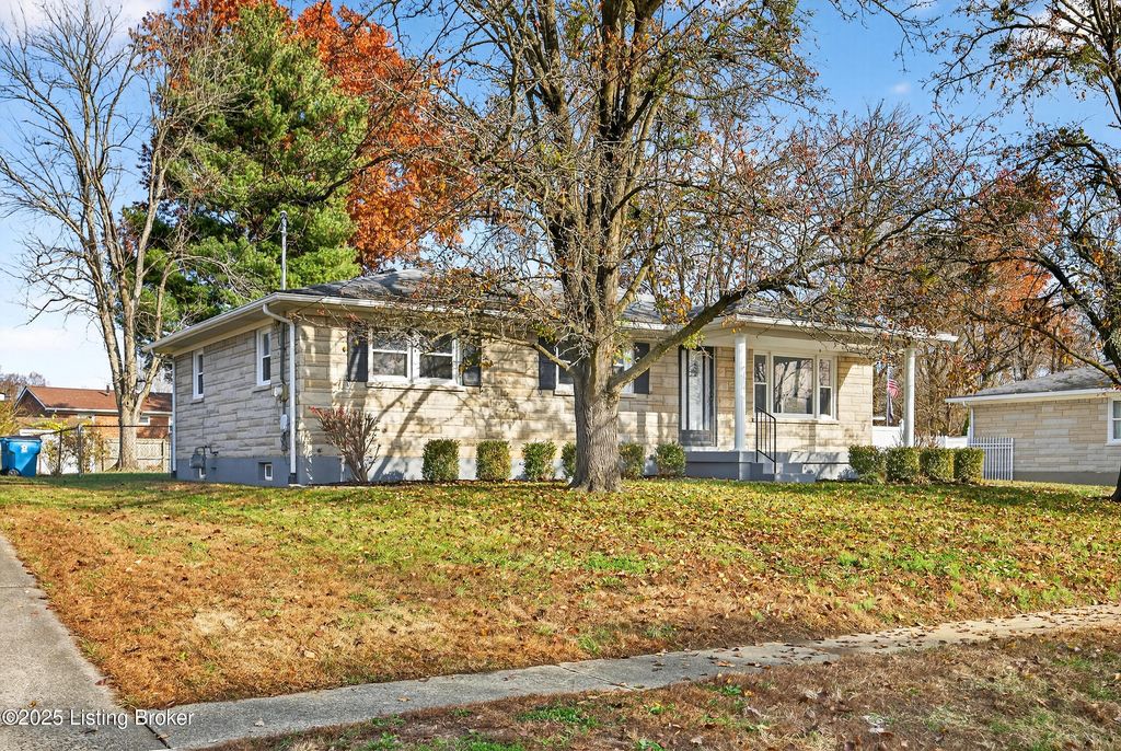 Photo of 9118 Wanlou Dr, Louisville, KY 40272 (MLS # 1705000)