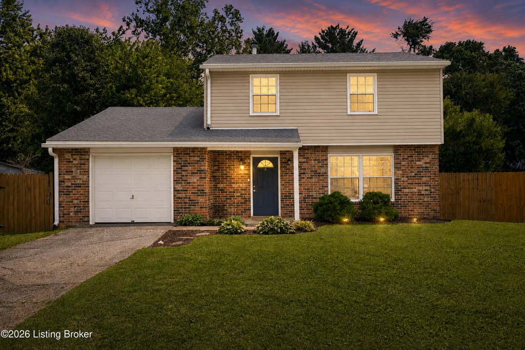 Photo of 3905 Riveroaks Cir, Louisville, KY 40241 (MLS # 1724746)