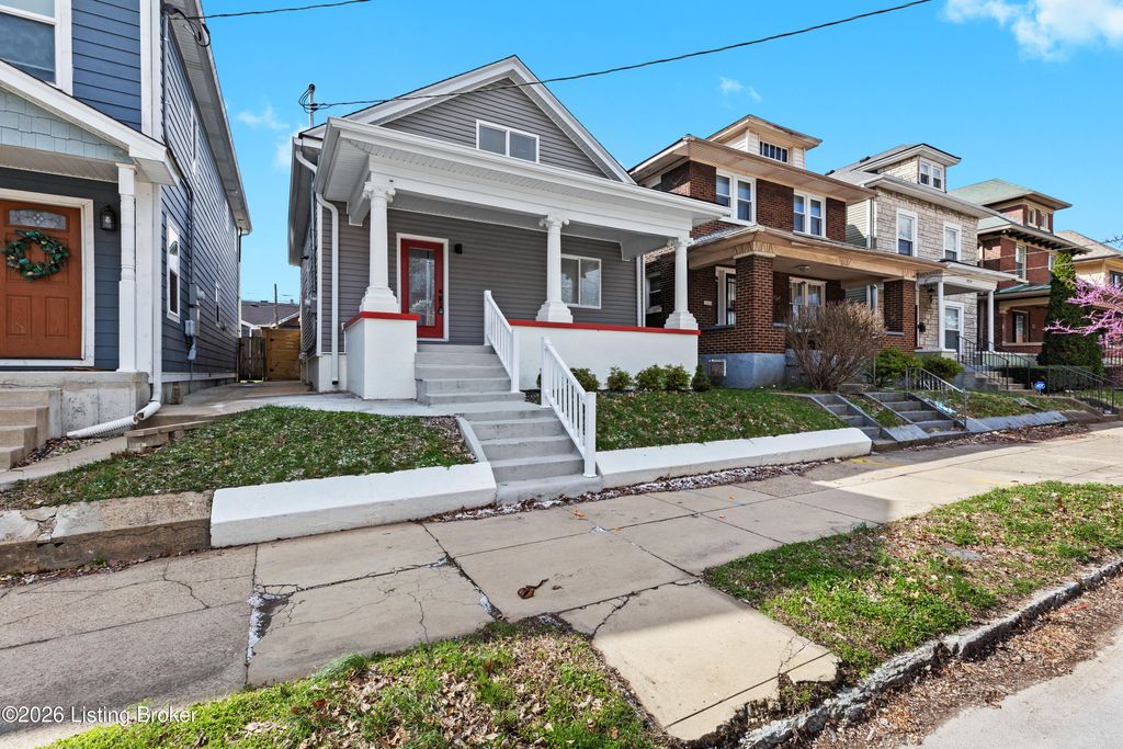 Photo of 438 E Oak St, Louisville, KY 40203 (MLS # 1711917)