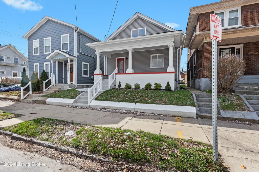 Photo of 438 E Oak St, Louisville, KY 40203 (MLS # 1711917)