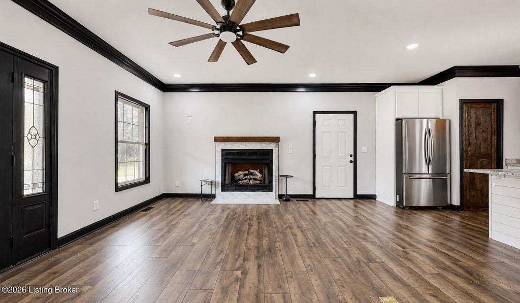 Photo of 122 Sunset Dr, La Grange, KY 40031 (MLS # 1727566)