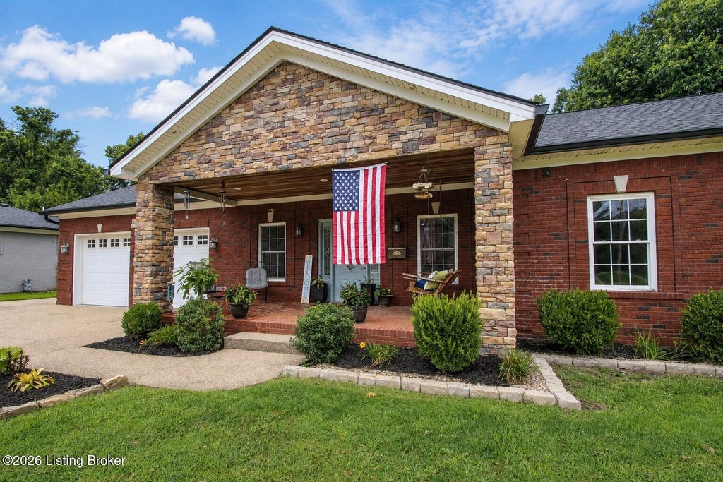 Photo of 122 Sunset Dr, La Grange, KY 40031 (MLS # 1727566)