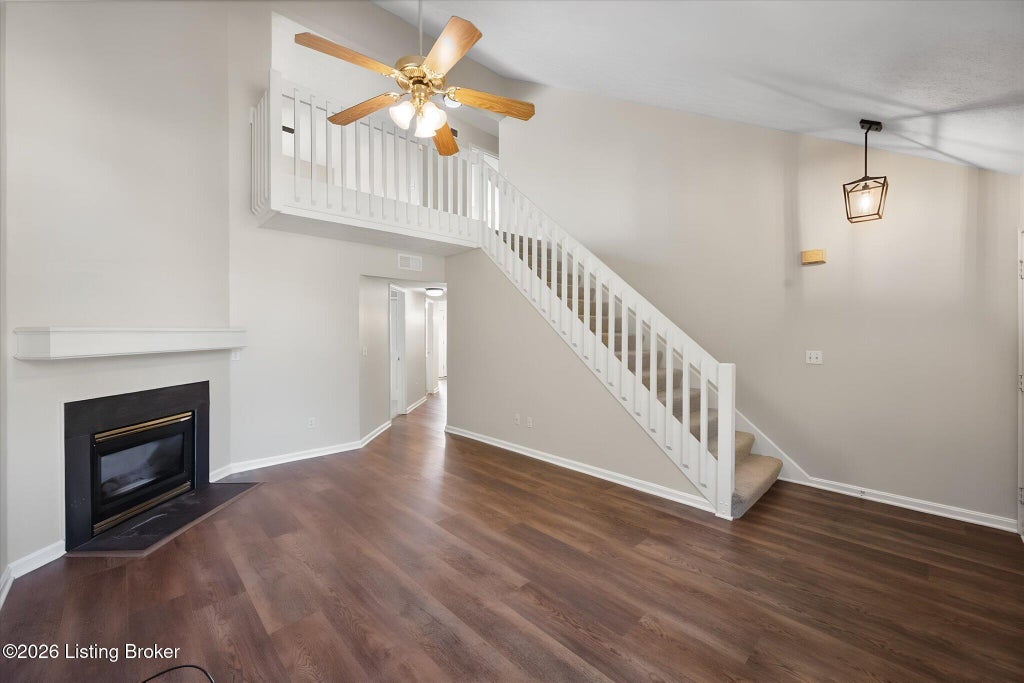 Photo of 3925 Pinoak View Ct, Louisville, KY 40299 (MLS # 1729670)