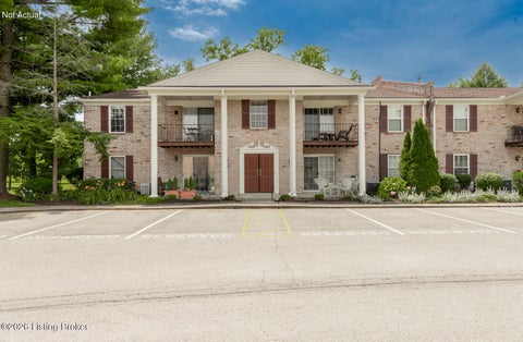Photo of 506 Logsdon Ct, Douglass Hills, KY 40243 (MLS # 1721023)
