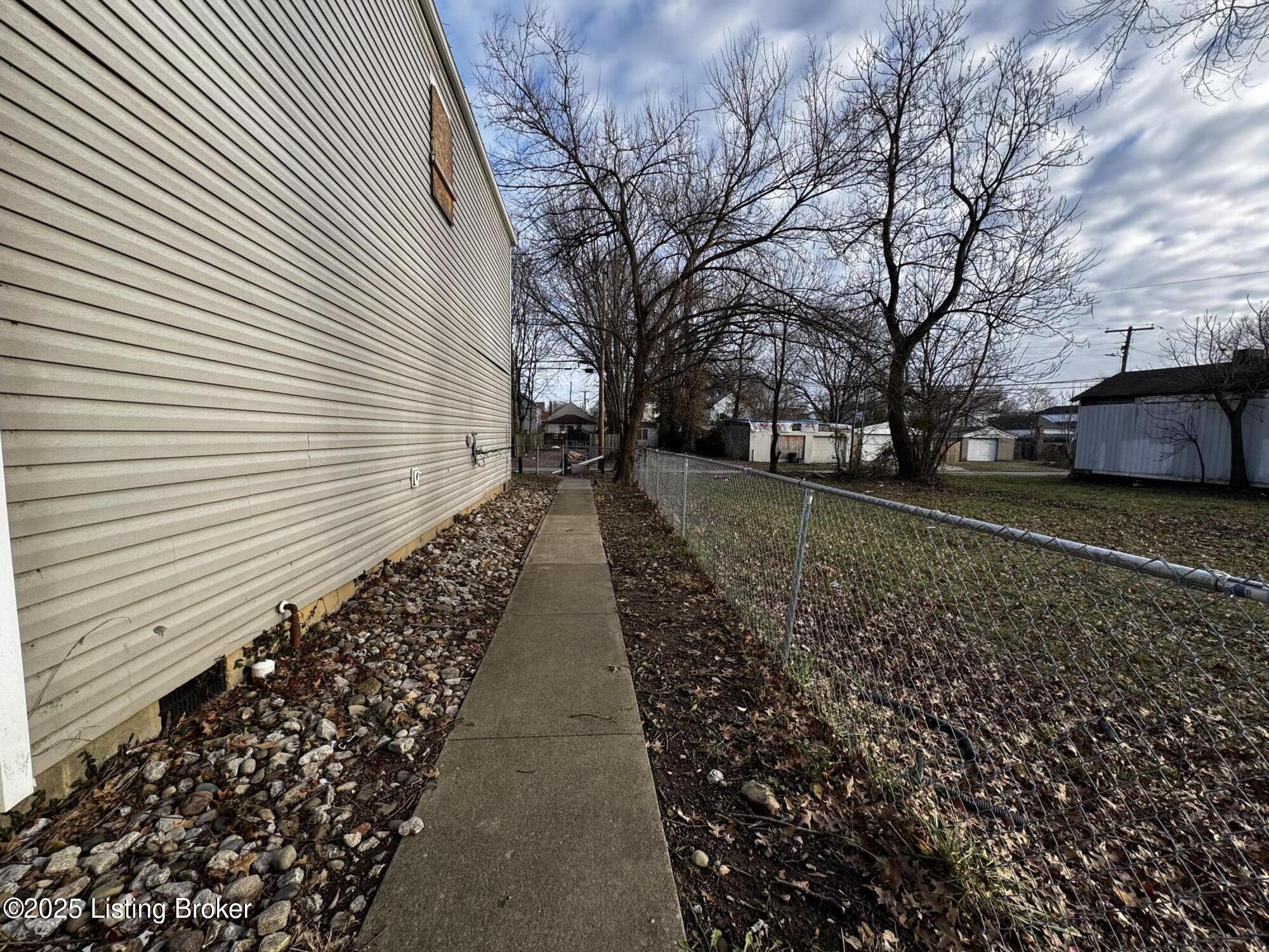 2715 Saint Xavier St, Louisville, Kentucky image 10