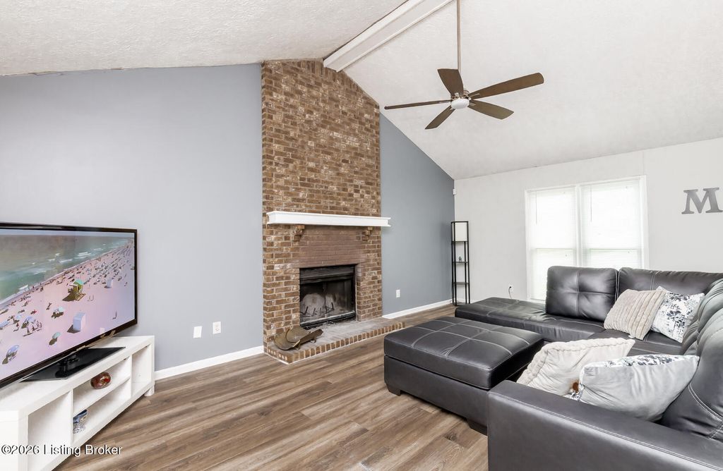 Photo of 4322 Lochridge Pkwy, Jeffersontown, KY 40299 (MLS # 1711837)