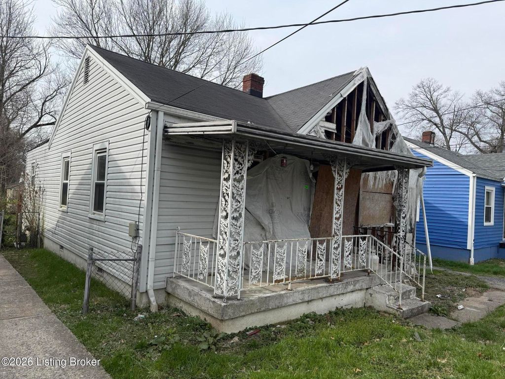 Photo of 4402 Sunset Ave, Louisville, KY 40211 (MLS # 1712220)