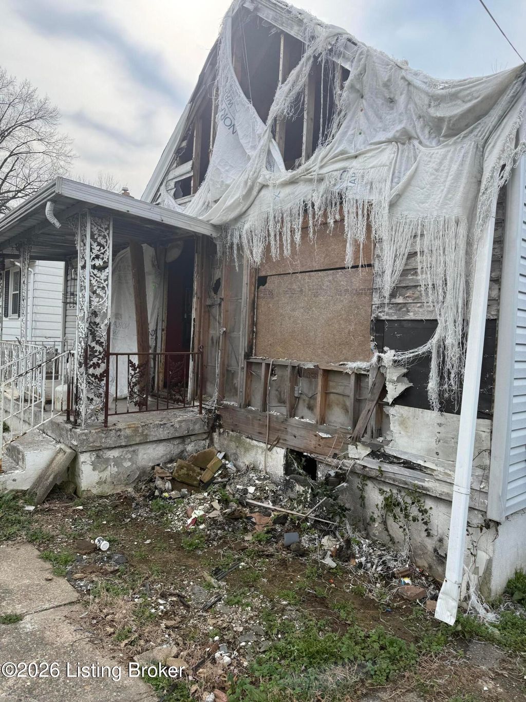 Photo of 4402 Sunset Ave, Louisville, KY 40211 (MLS # 1712220)