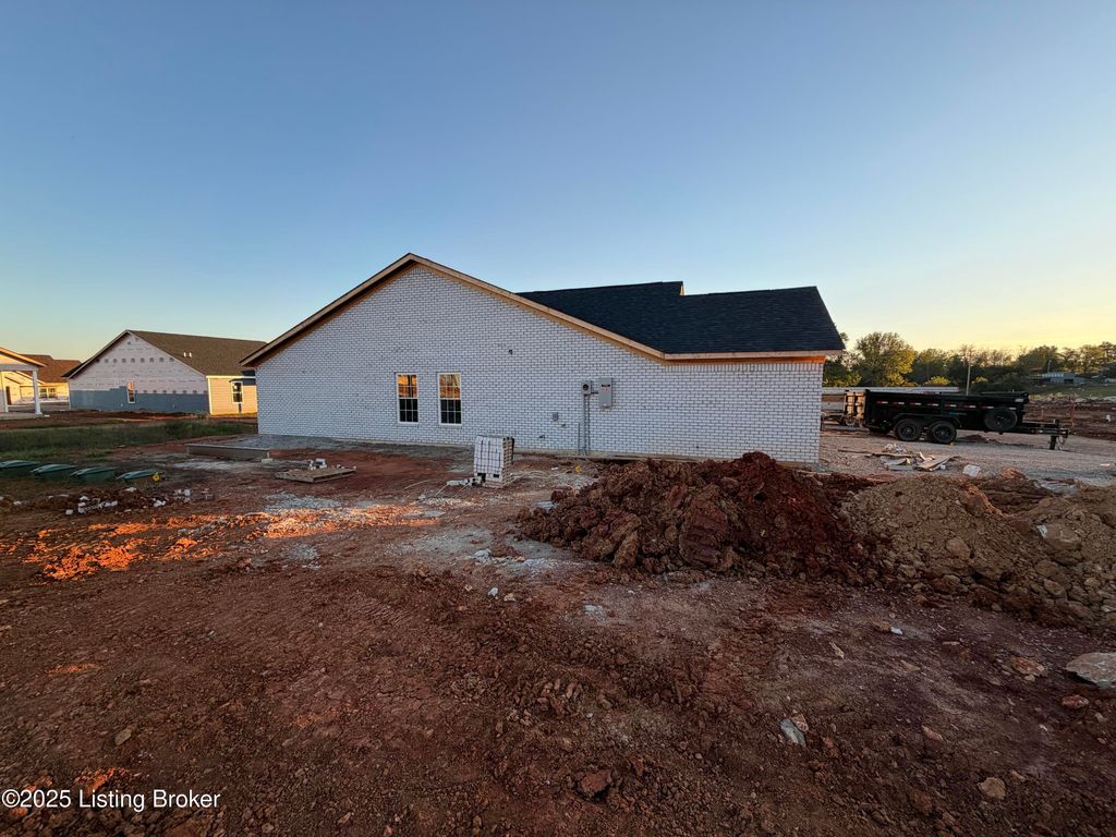 Photo of 15 Paislynne Ct, Brandenburg, KY 40108 (MLS # 1700617)