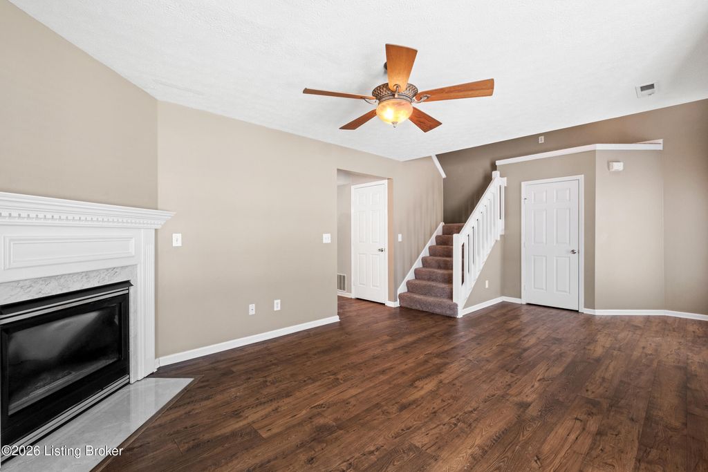 Photo of 8002 Aspen Green Ln, Louisville, KY 40291 (MLS # 1708672)