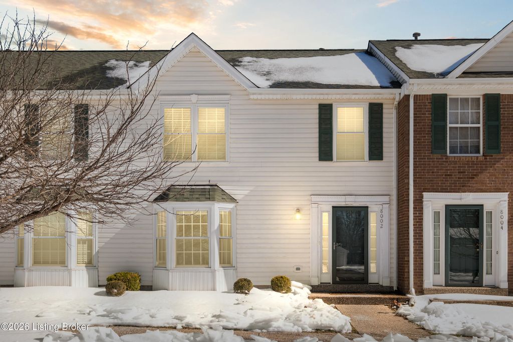 Photo of 8002 Aspen Green Ln, Louisville, KY 40291 (MLS # 1708672)