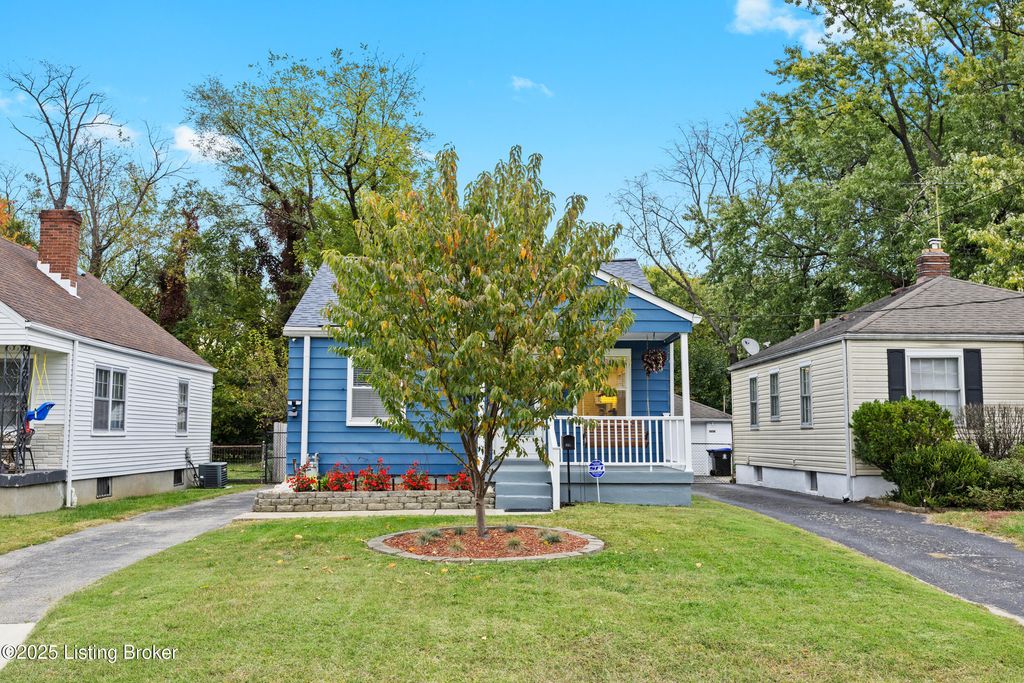 Photo of 3321 Oleanda Ave, Louisville, KY 40215 (MLS # 1702273)