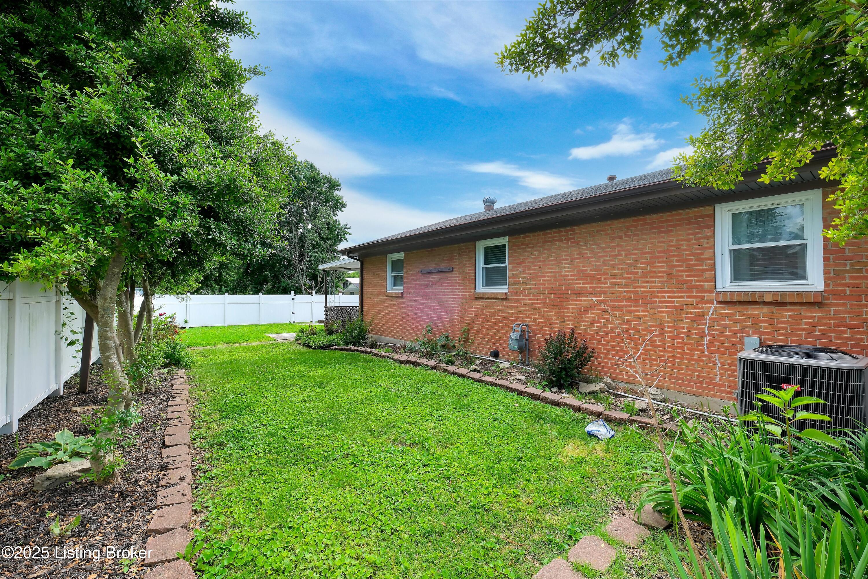 3904 Oakleaf Ln, Louisville, Pennsylvania image 3