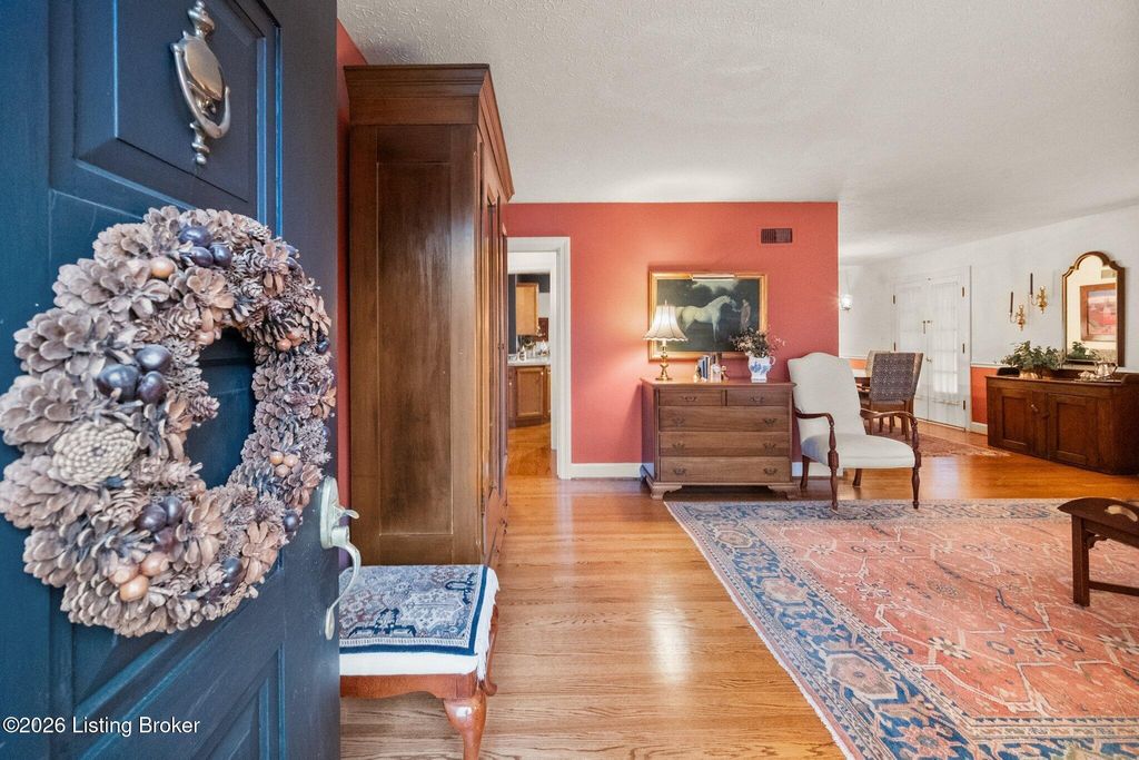 Photo of 27 Chamberry Cir, Louisville, KY 40207 (MLS # 1707403)