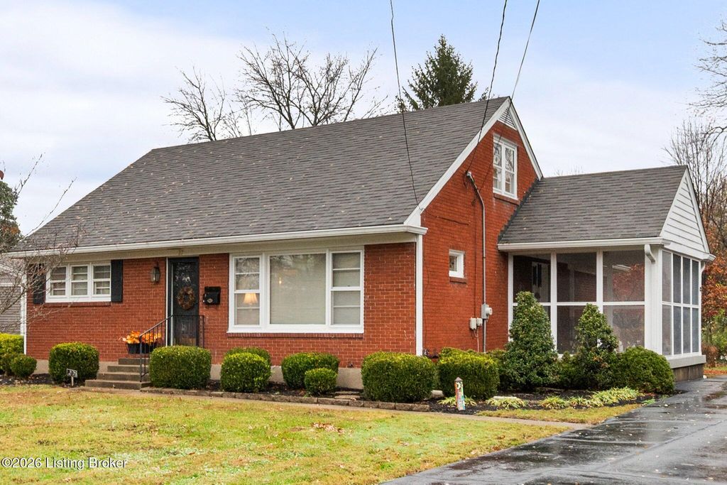 Photo of 27 Chamberry Cir, Louisville, KY 40207 (MLS # 1707403)