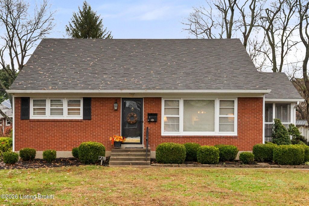 Photo of 27 Chamberry Cir, Louisville, KY 40207 (MLS # 1707403)