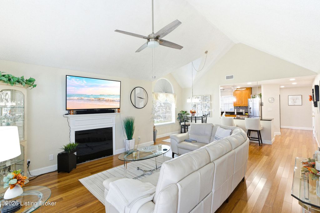 Photo of 10000 Plum Hollow Ct, Louisville, KY 40291 (MLS # 1711727)