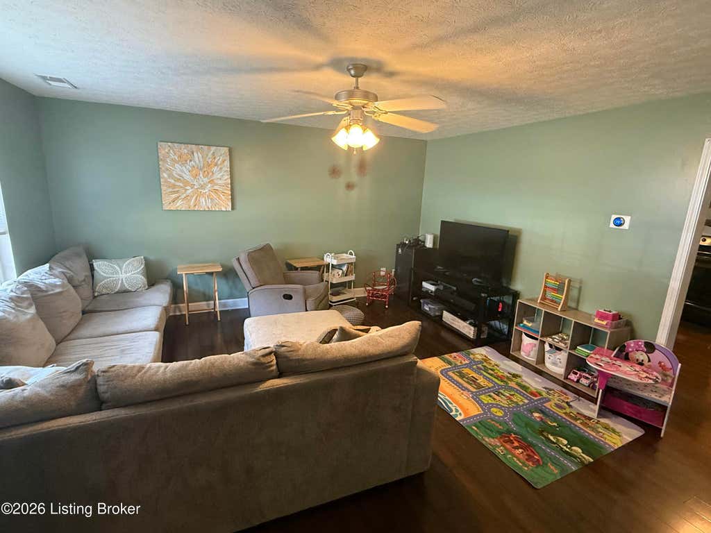 Photo of 4820 Arroyo Trail, Louisville, KY 40229 (MLS # 1724058)
