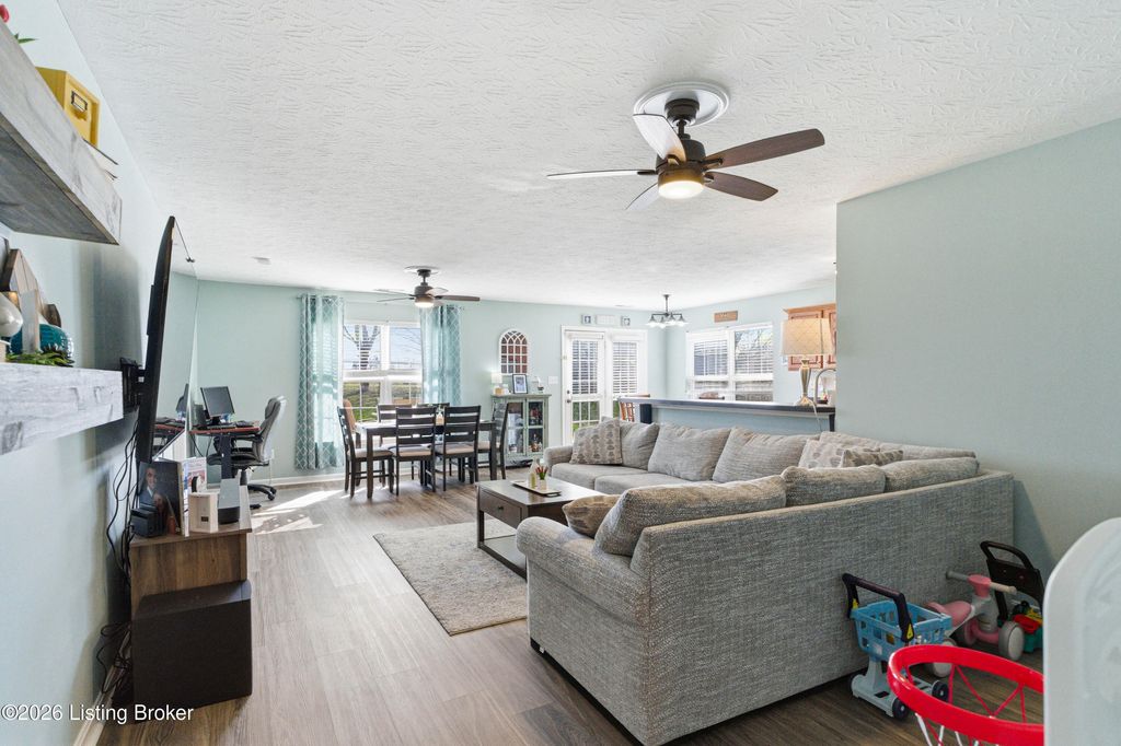 Photo of 9712 Evanwood Ct, Louisville, KY 40228 (MLS # 1710793)